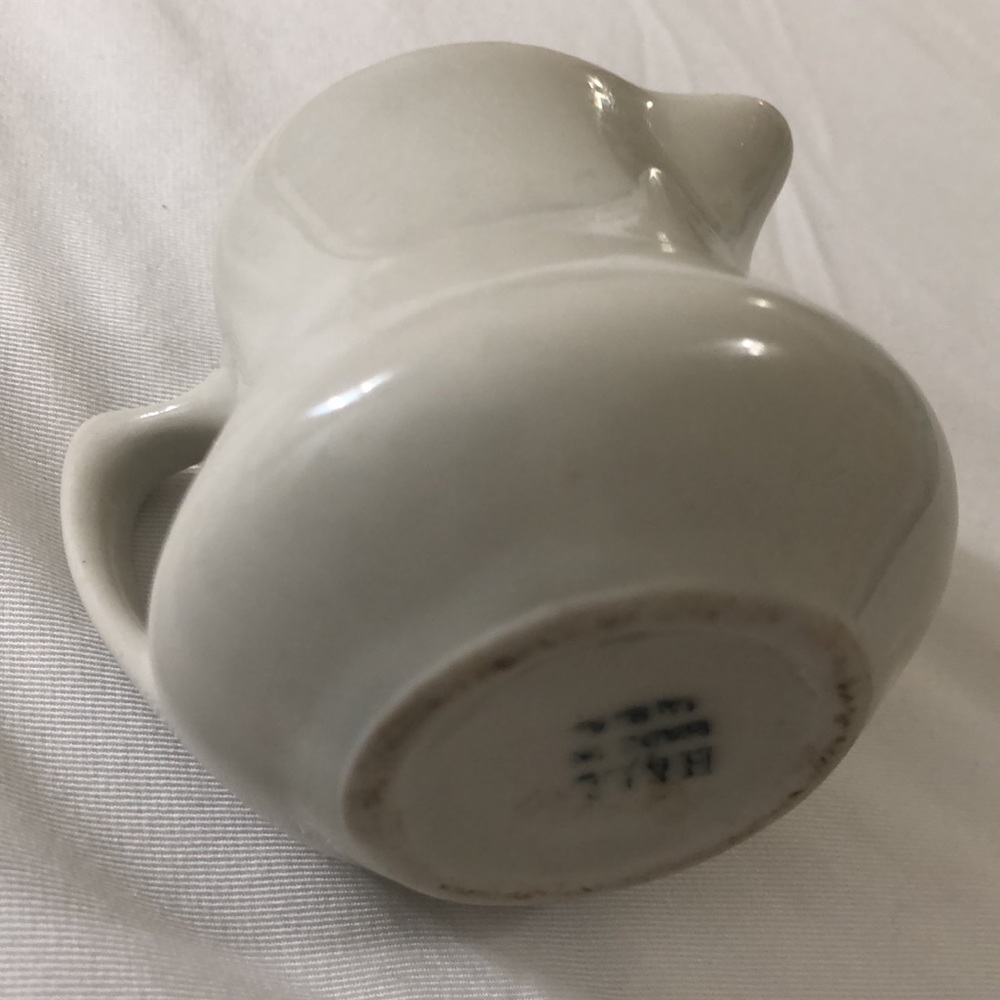 Vintage hall pottery mini creamer/syrup. - Picture 2 of 4
